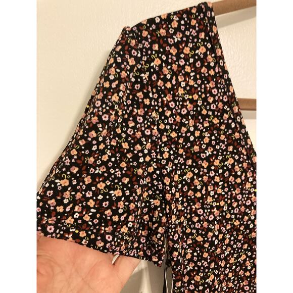 La La Land Mini Dress Medium Black Mauve Floral Print NWT Off Shoulder Empire - Picture 4 of 7